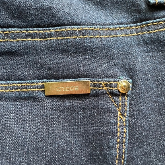Chico's So Slimming Girlfriend Jeans In Quill Rinse Indigo Wash, Size 6 or Small - Picture 14 of 16